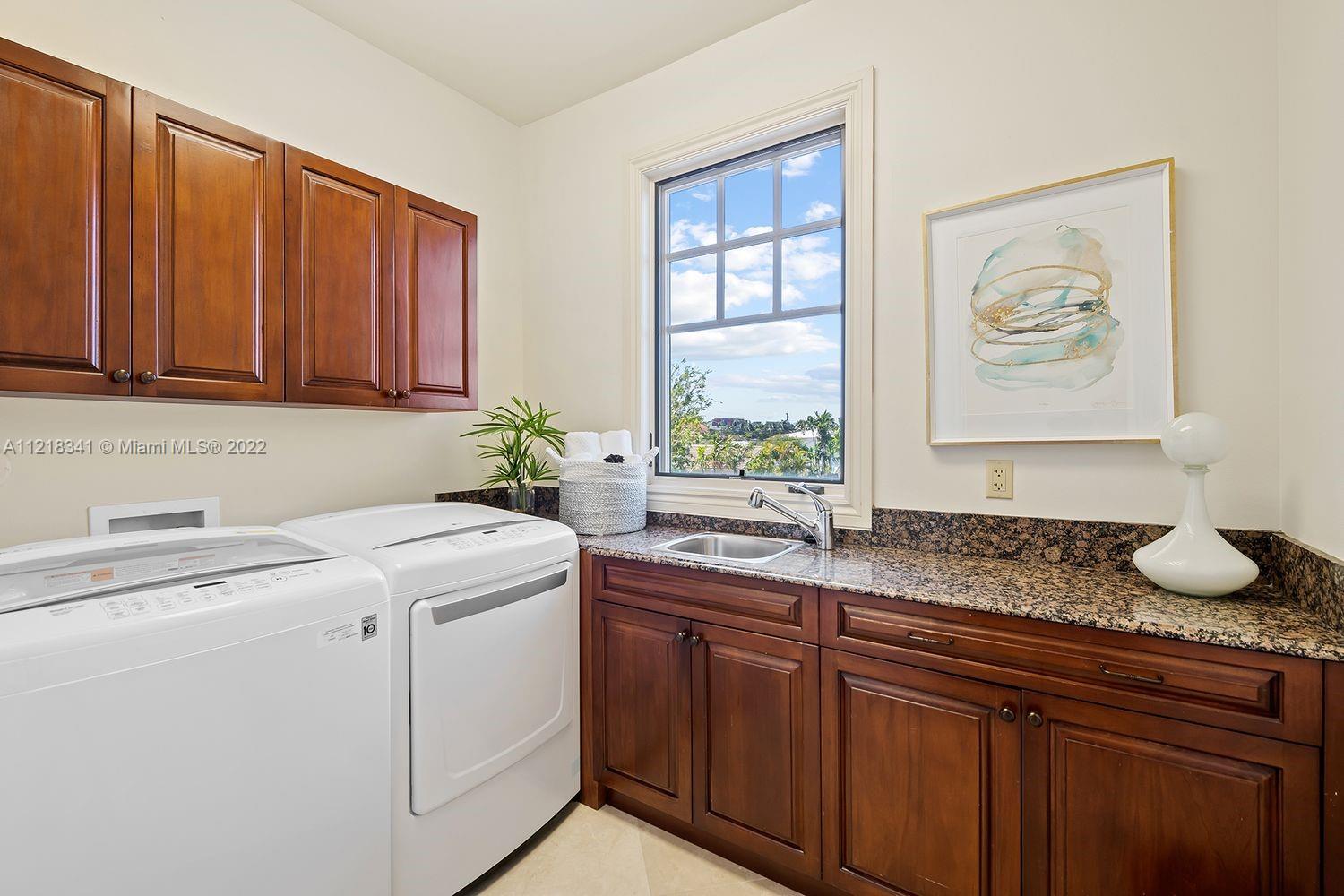 1958 Harbourview Dr