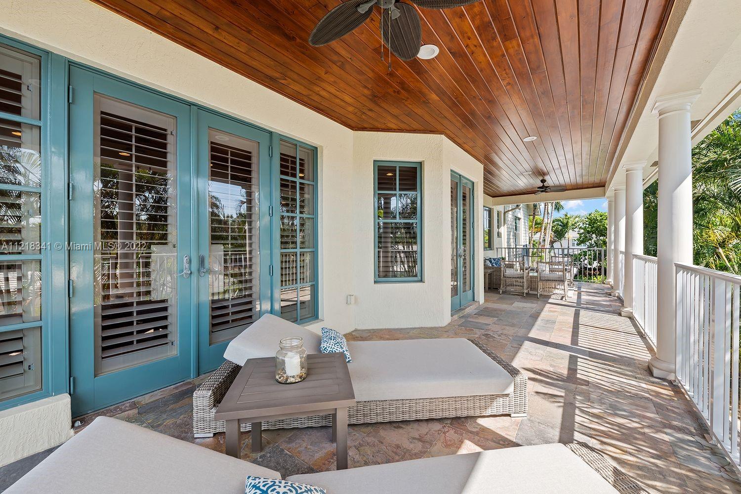 1958 Harbourview Dr