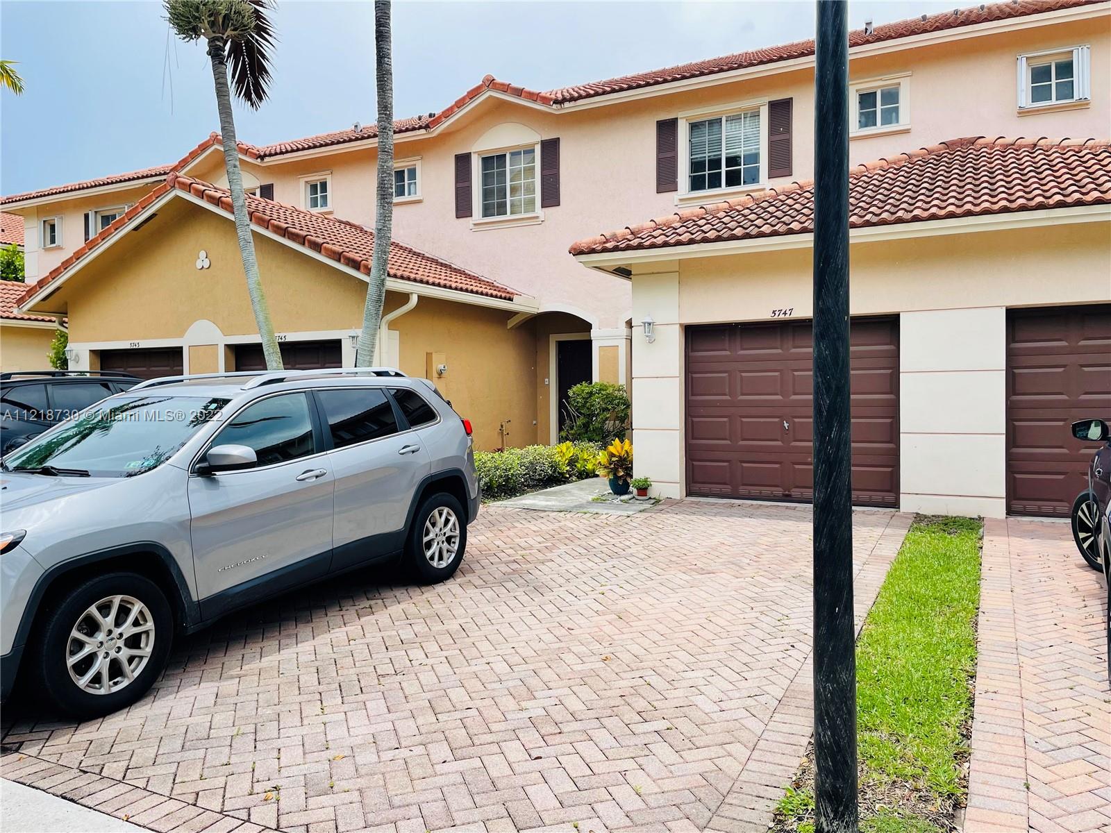 5747 Isles Cir Unit: 5747