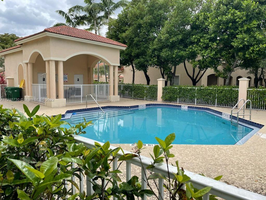 5747 Isles Cir Unit: 5747