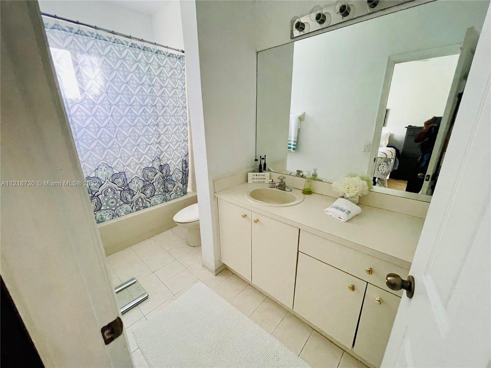 5747 Isles Cir Unit: 5747