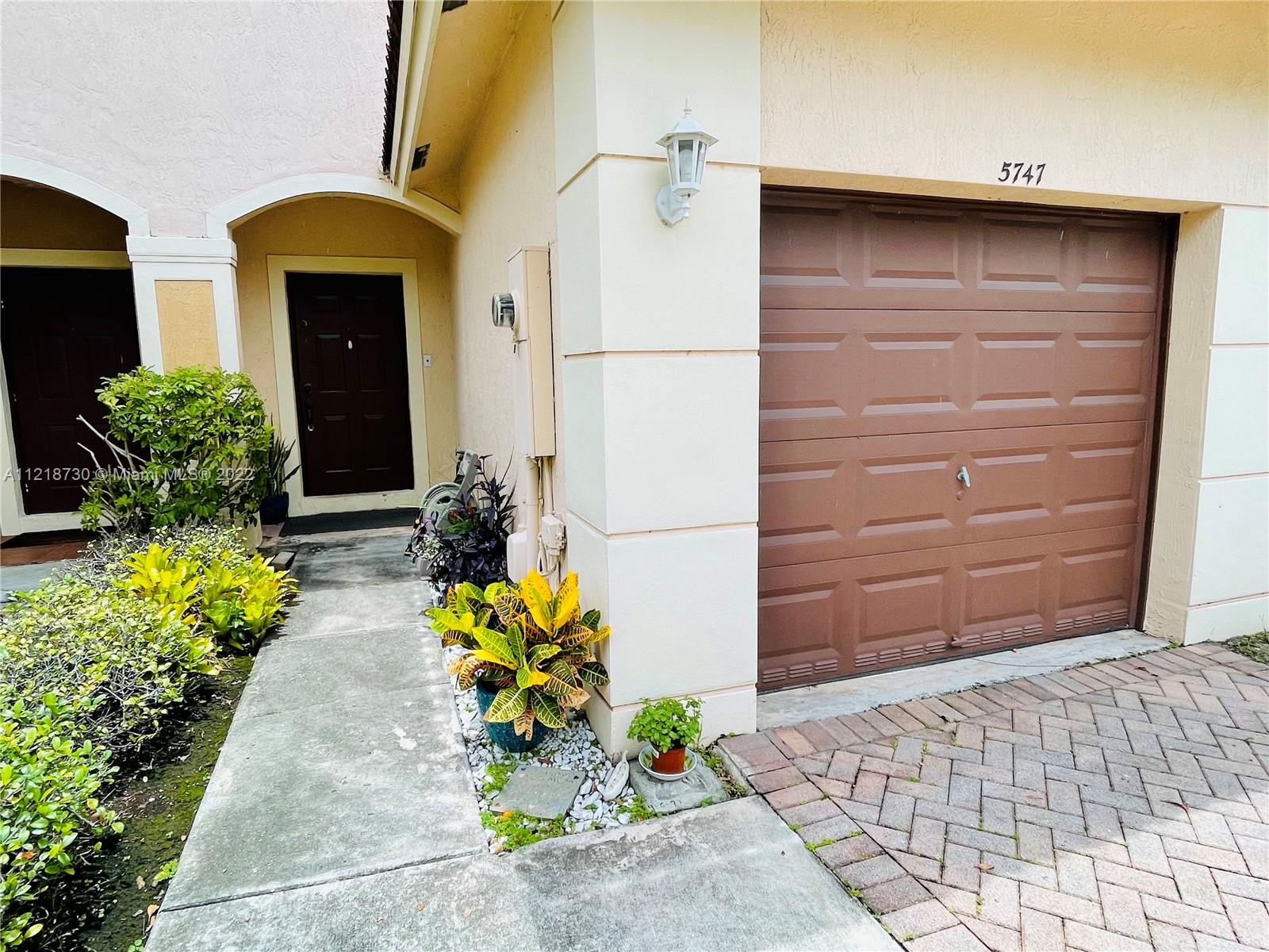 5747 Isles Cir Unit: 5747