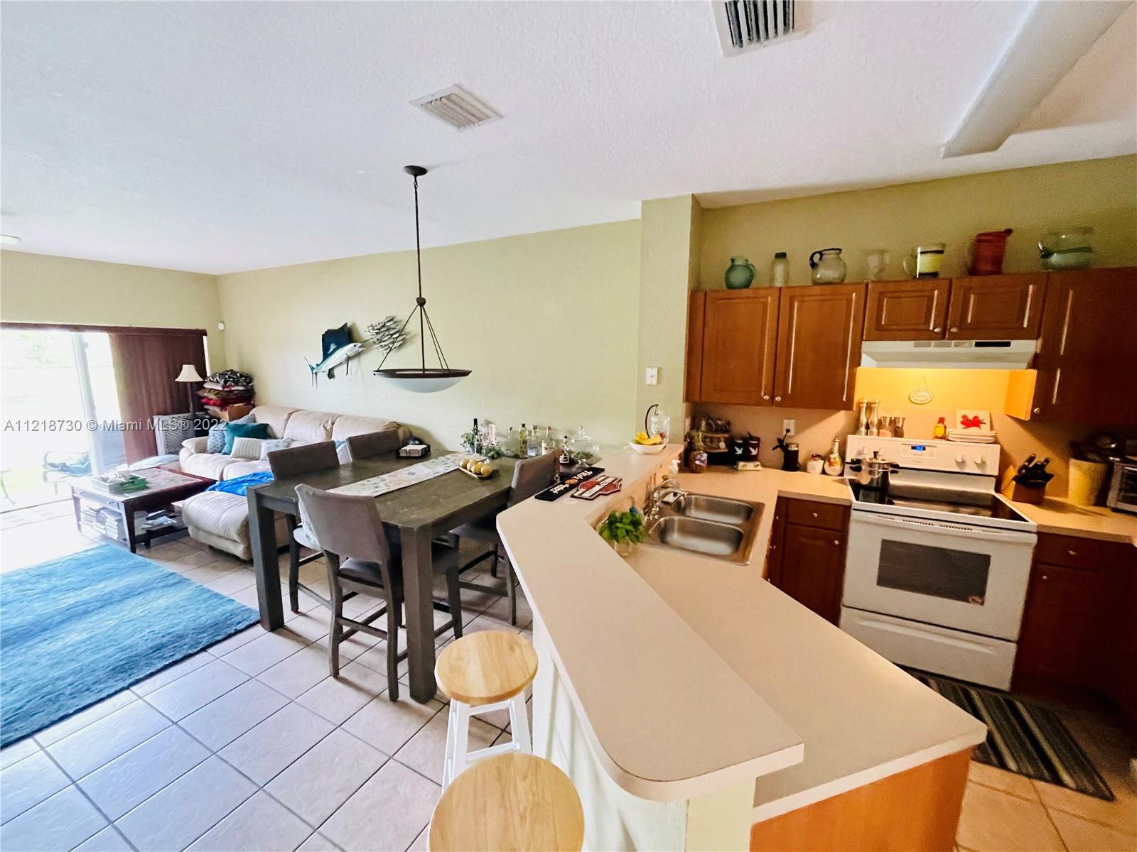 5747 Isles Cir Unit: 5747
