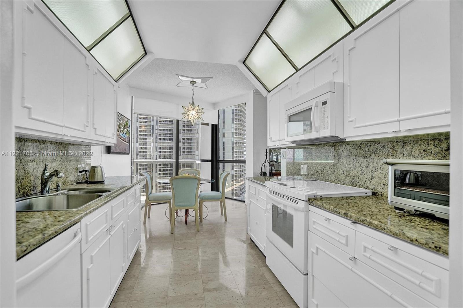 20281 E Country Club Dr Unit: 1015