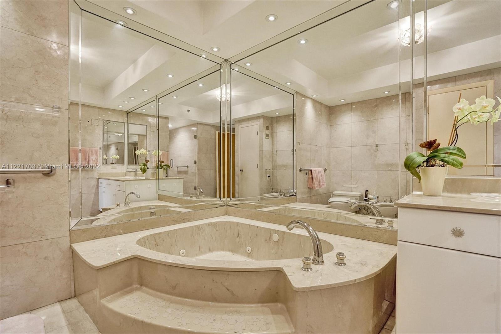 20281 E Country Club Dr Unit: 1015