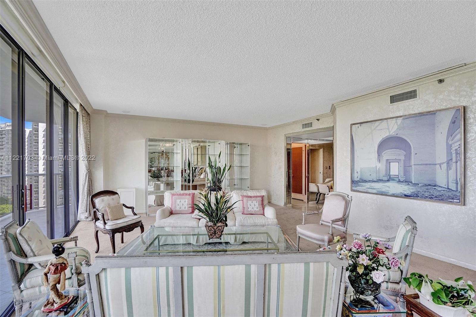 20281 E Country Club Dr Unit: 1015