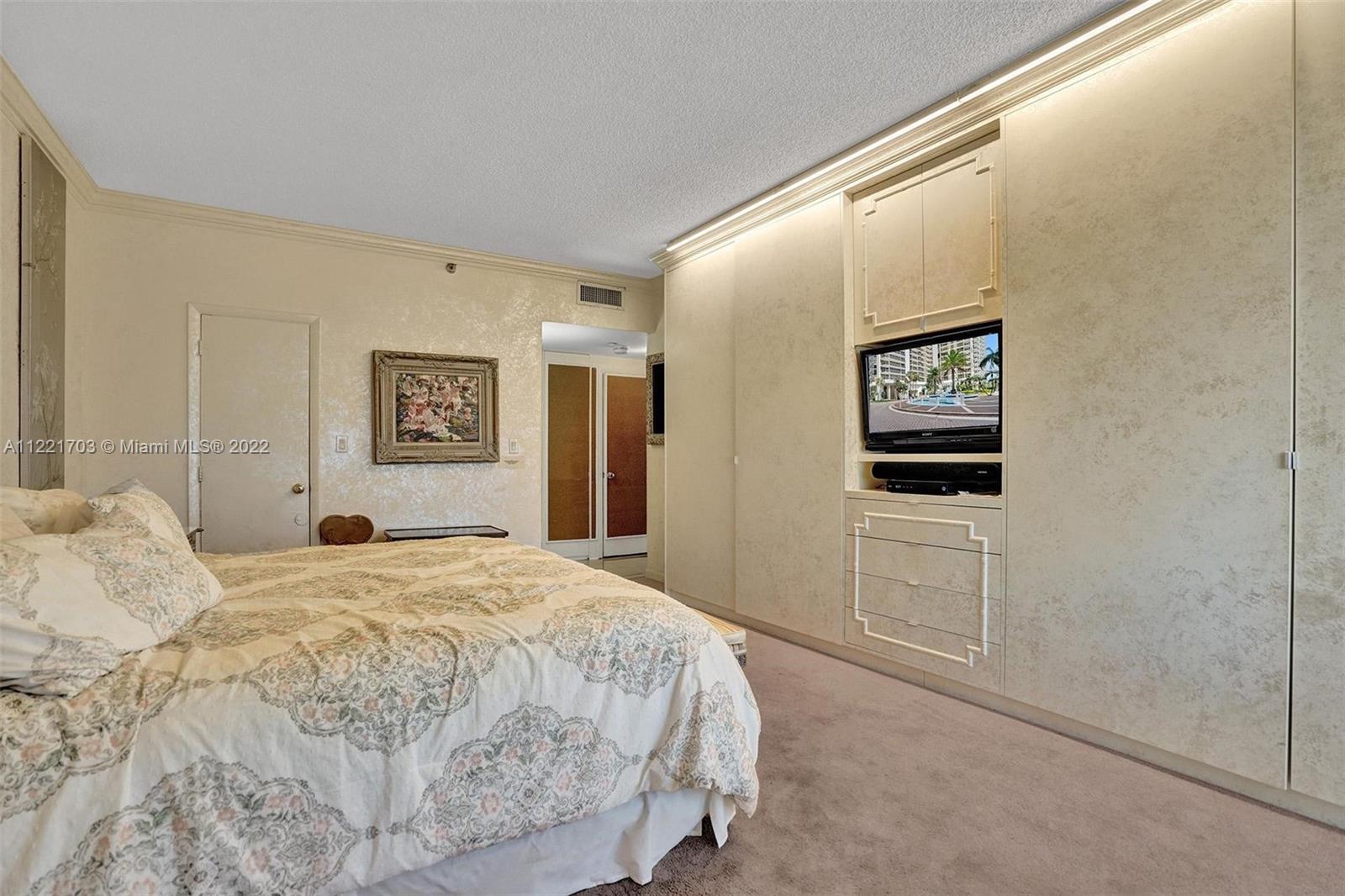 20281 E Country Club Dr Unit: 1015