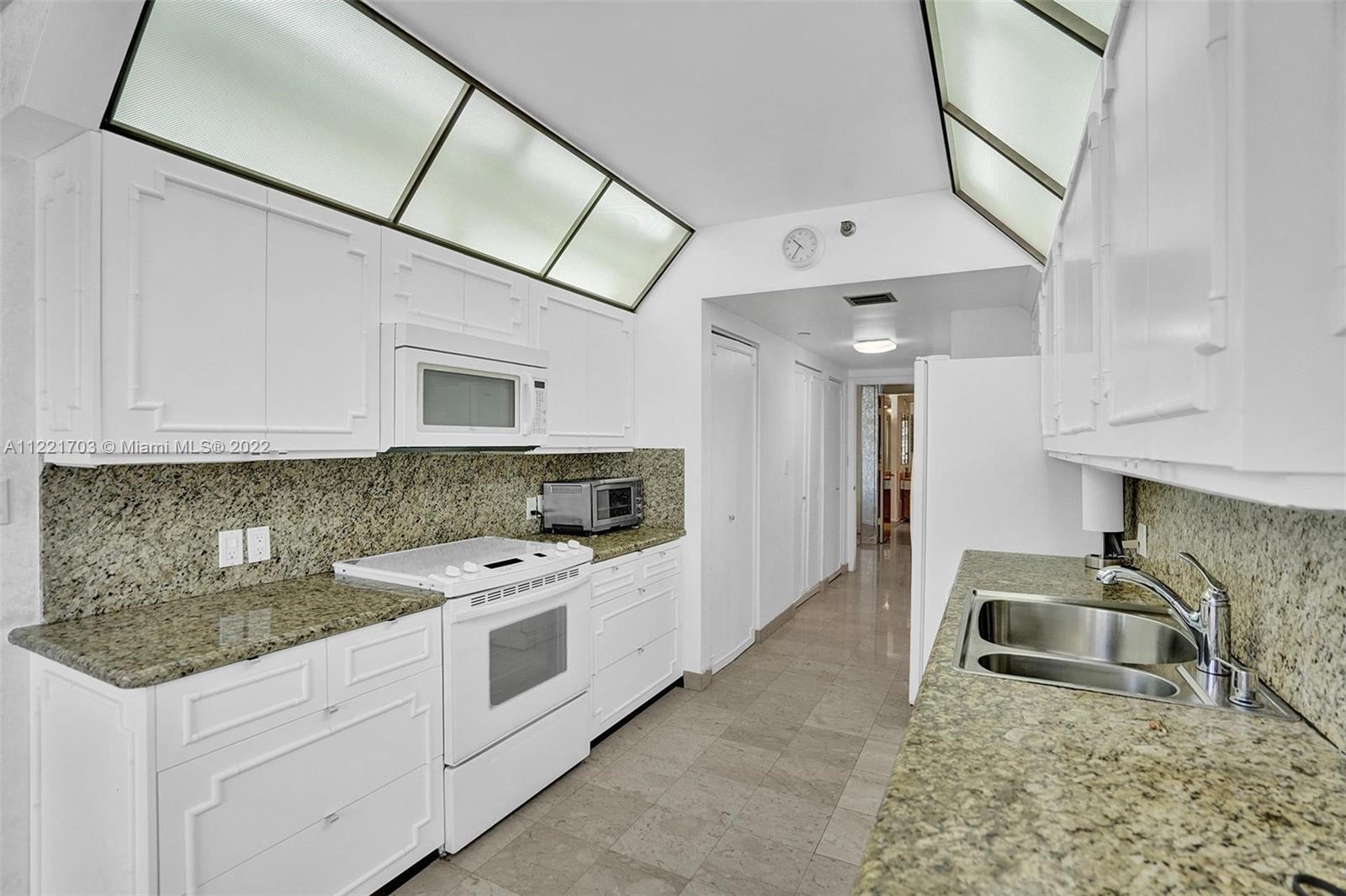 20281 E Country Club Dr Unit: 1015