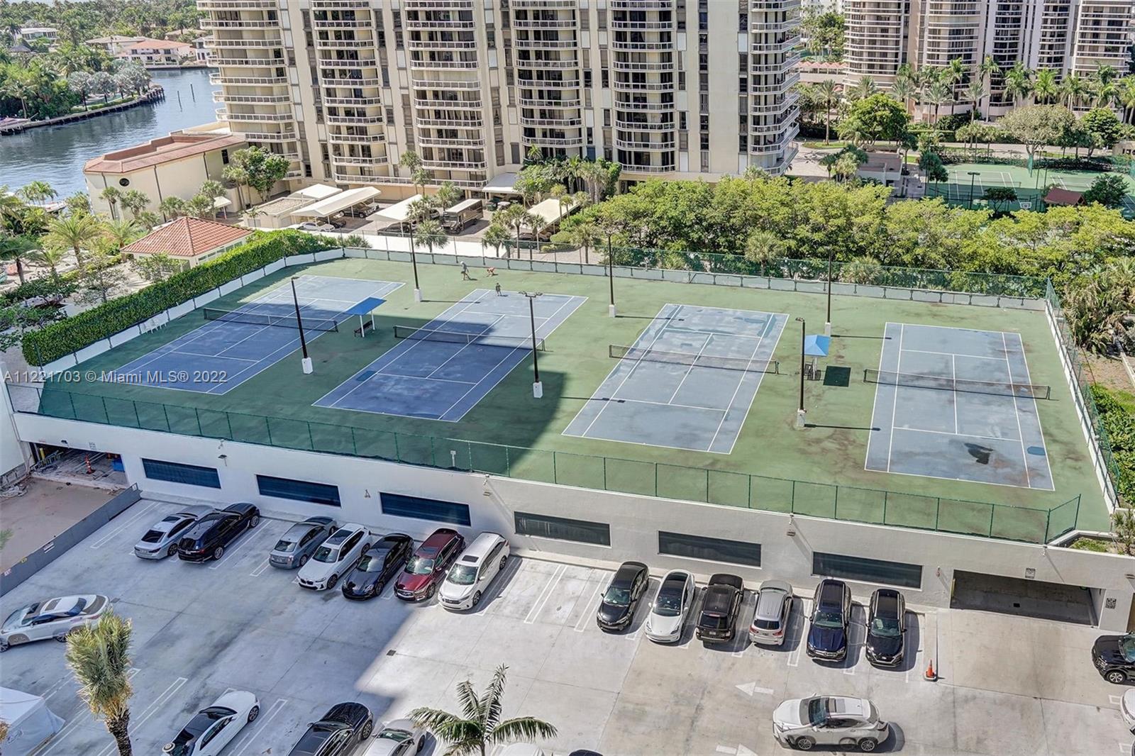 20281 E Country Club Dr Unit: 1015