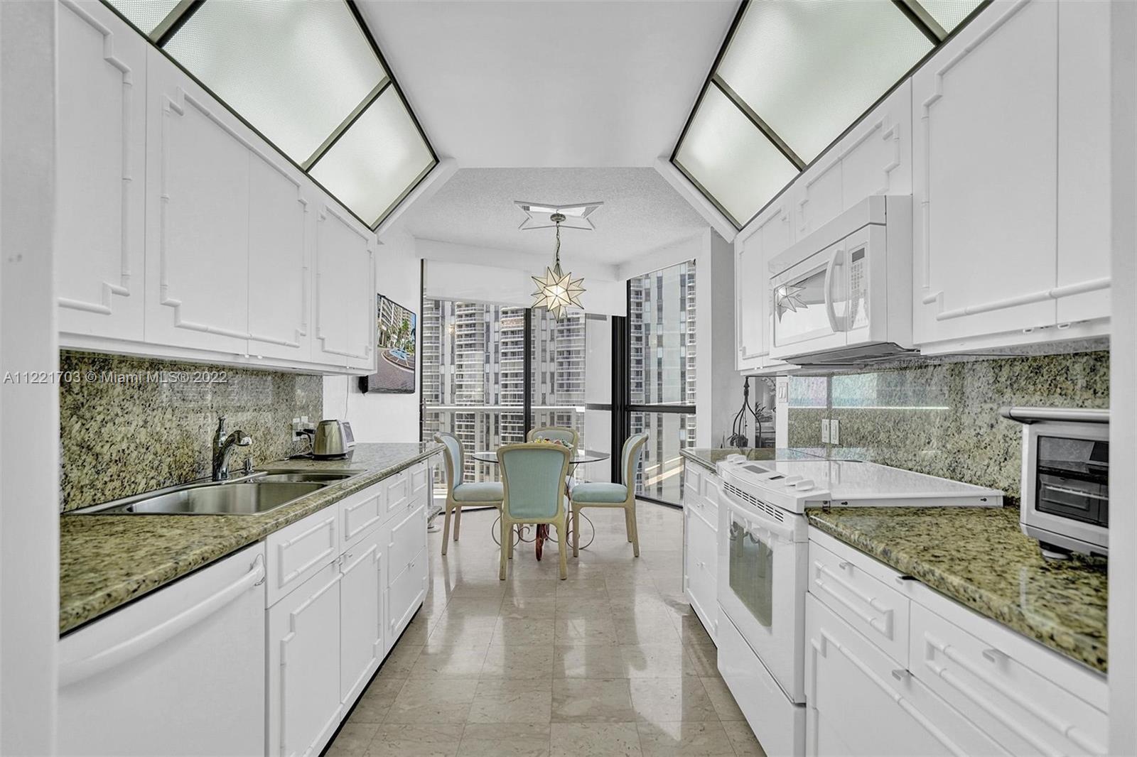 20281 E Country Club Dr Unit: 1015