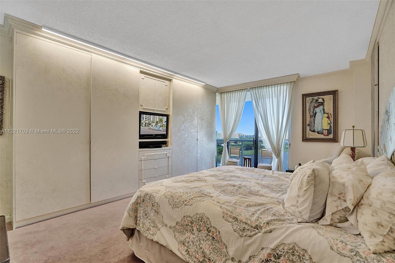 20281 E Country Club Dr Unit: 1015