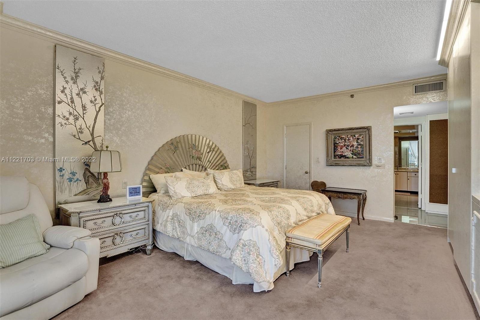 20281 E Country Club Dr Unit: 1015