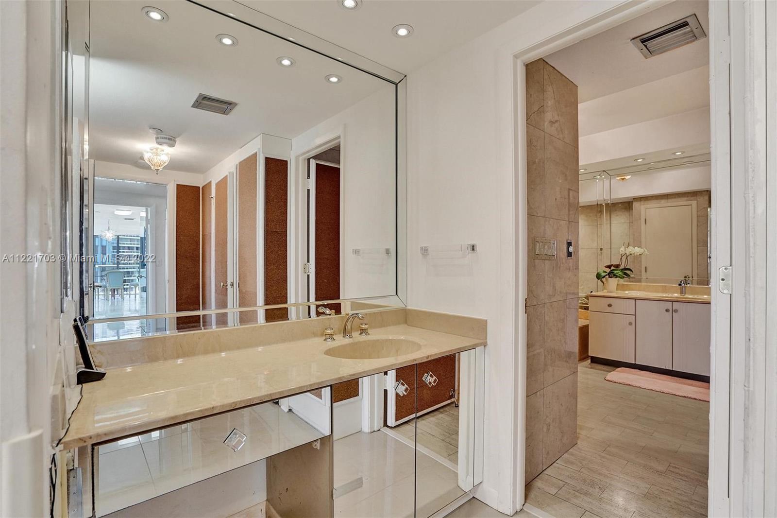 20281 E Country Club Dr Unit: 1015