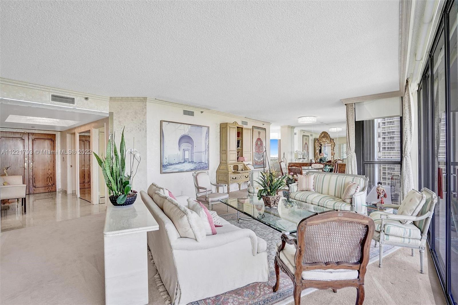 20281 E Country Club Dr Unit: 1015