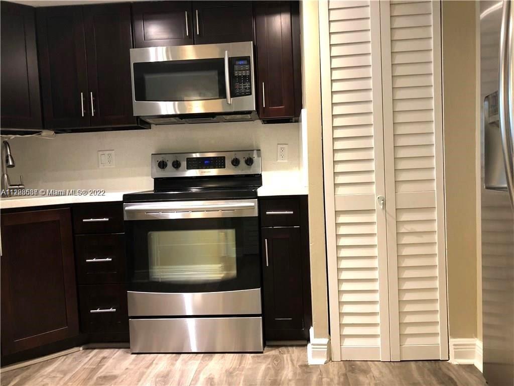 3241 Riverside Dr Unit: D-101