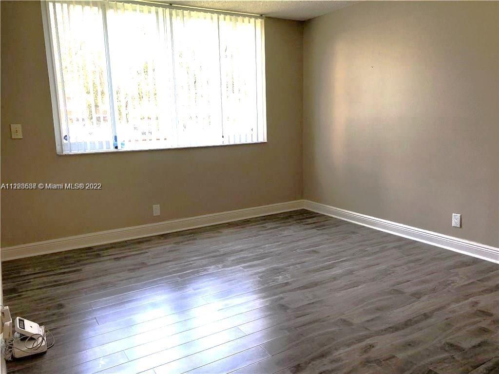 3241 Riverside Dr Unit: D-101