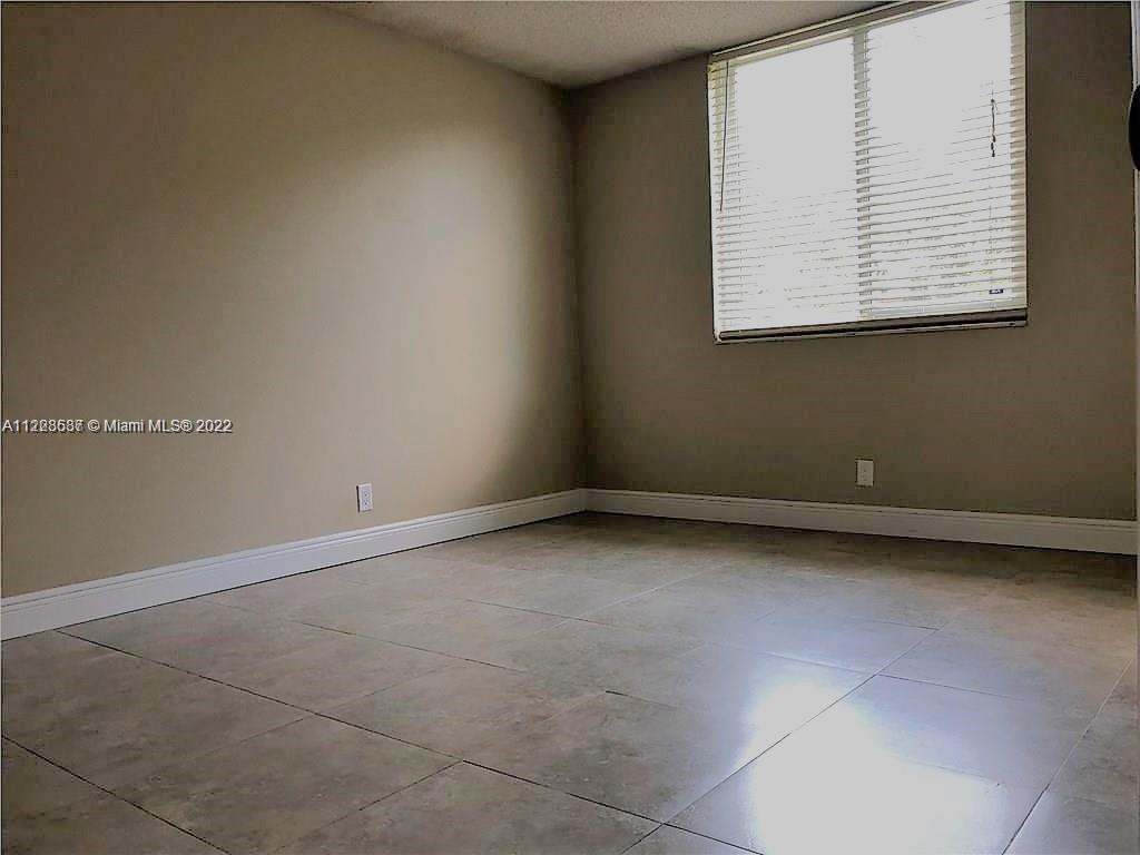 3241 Riverside Dr Unit: D-101