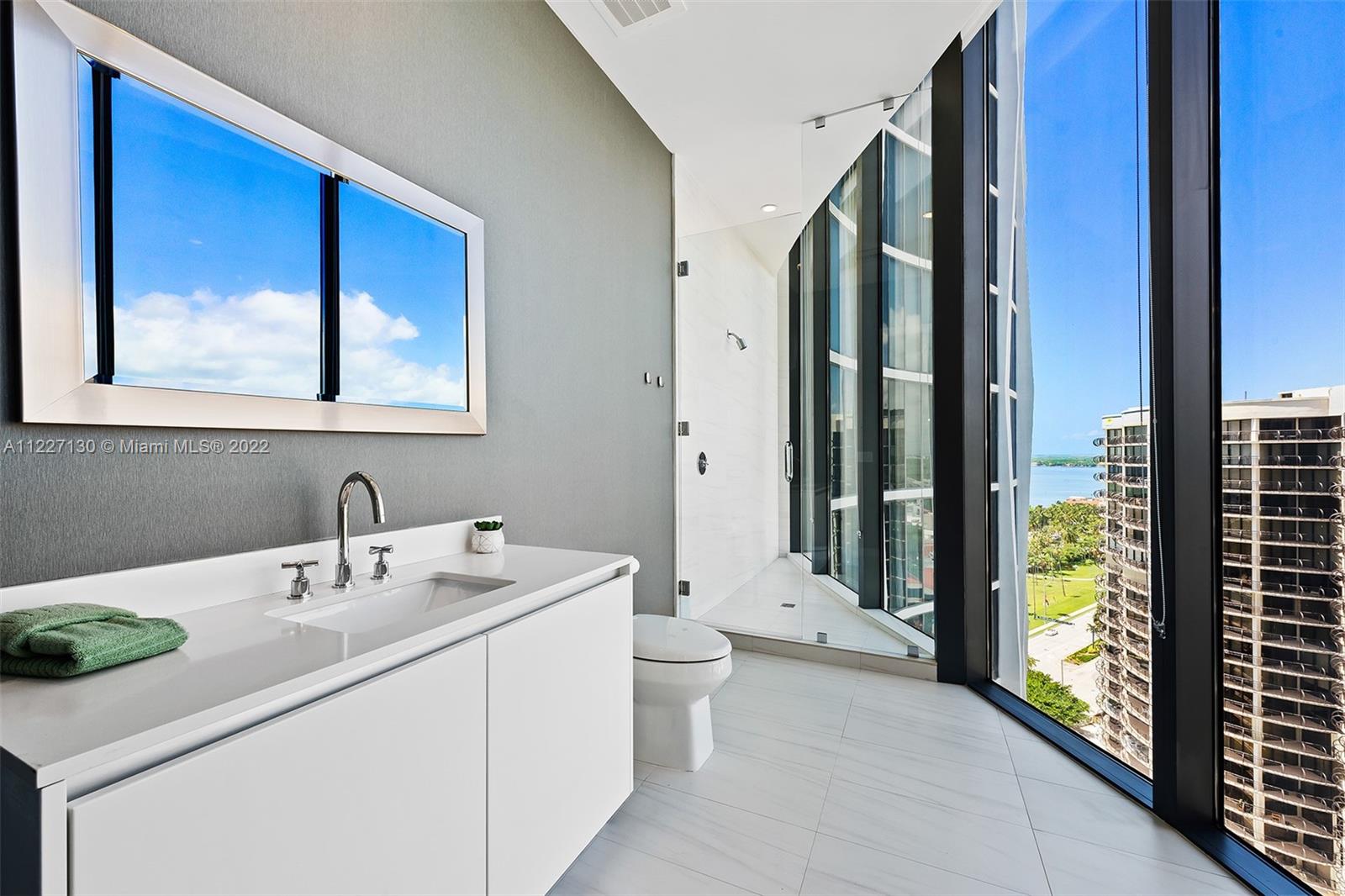 2811 S Bayshore Dr Unit: 15D