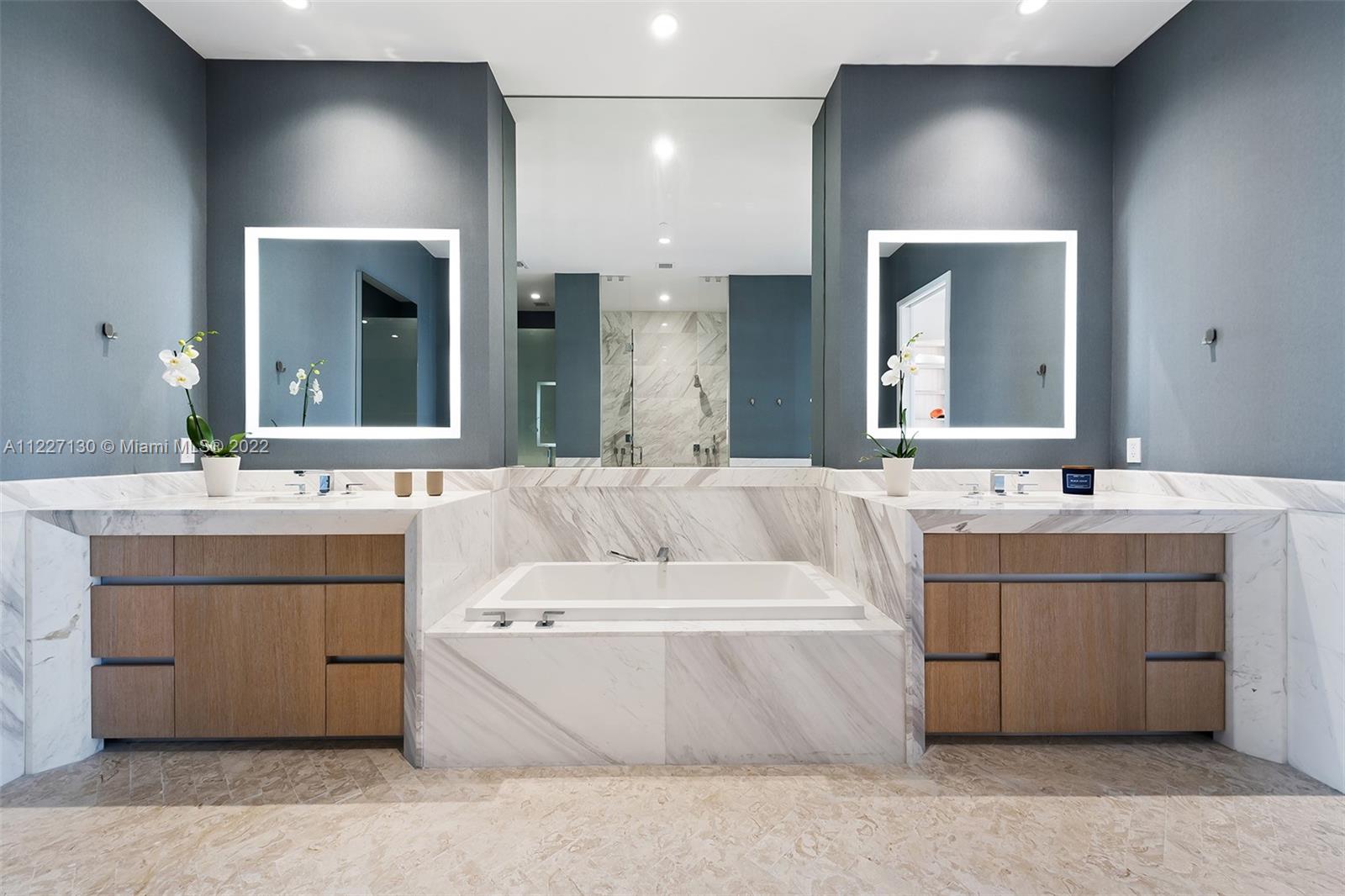 2811 S Bayshore Dr Unit: 15D