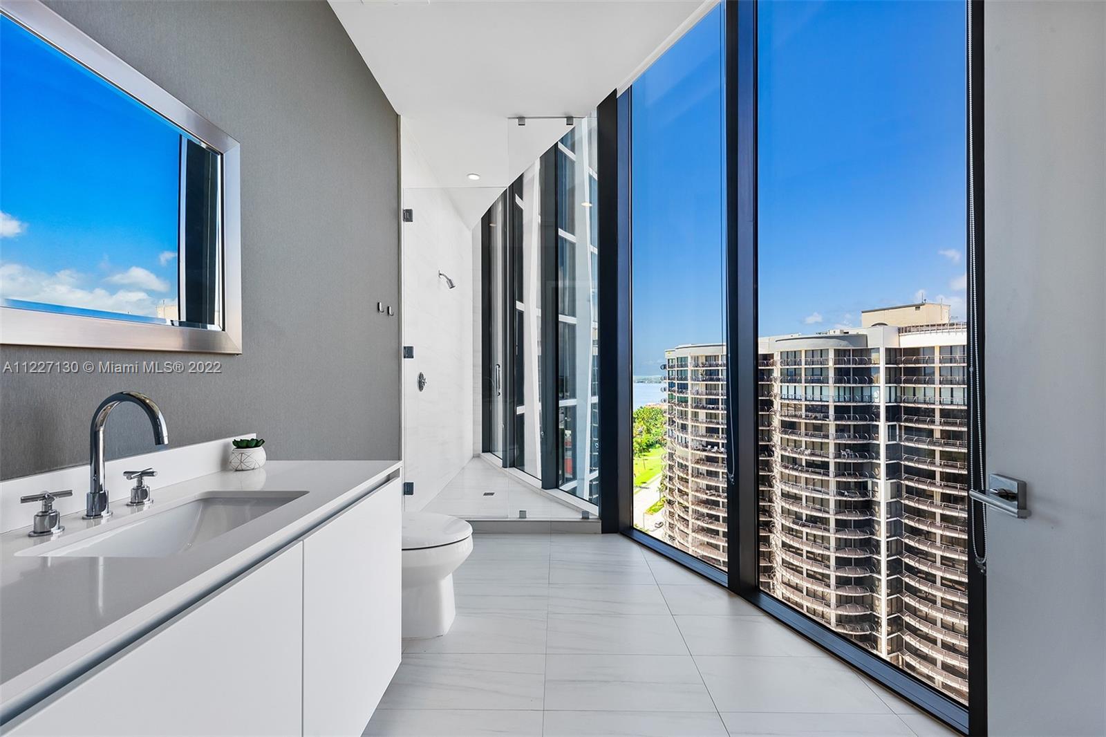 2811 S Bayshore Dr Unit: 15D