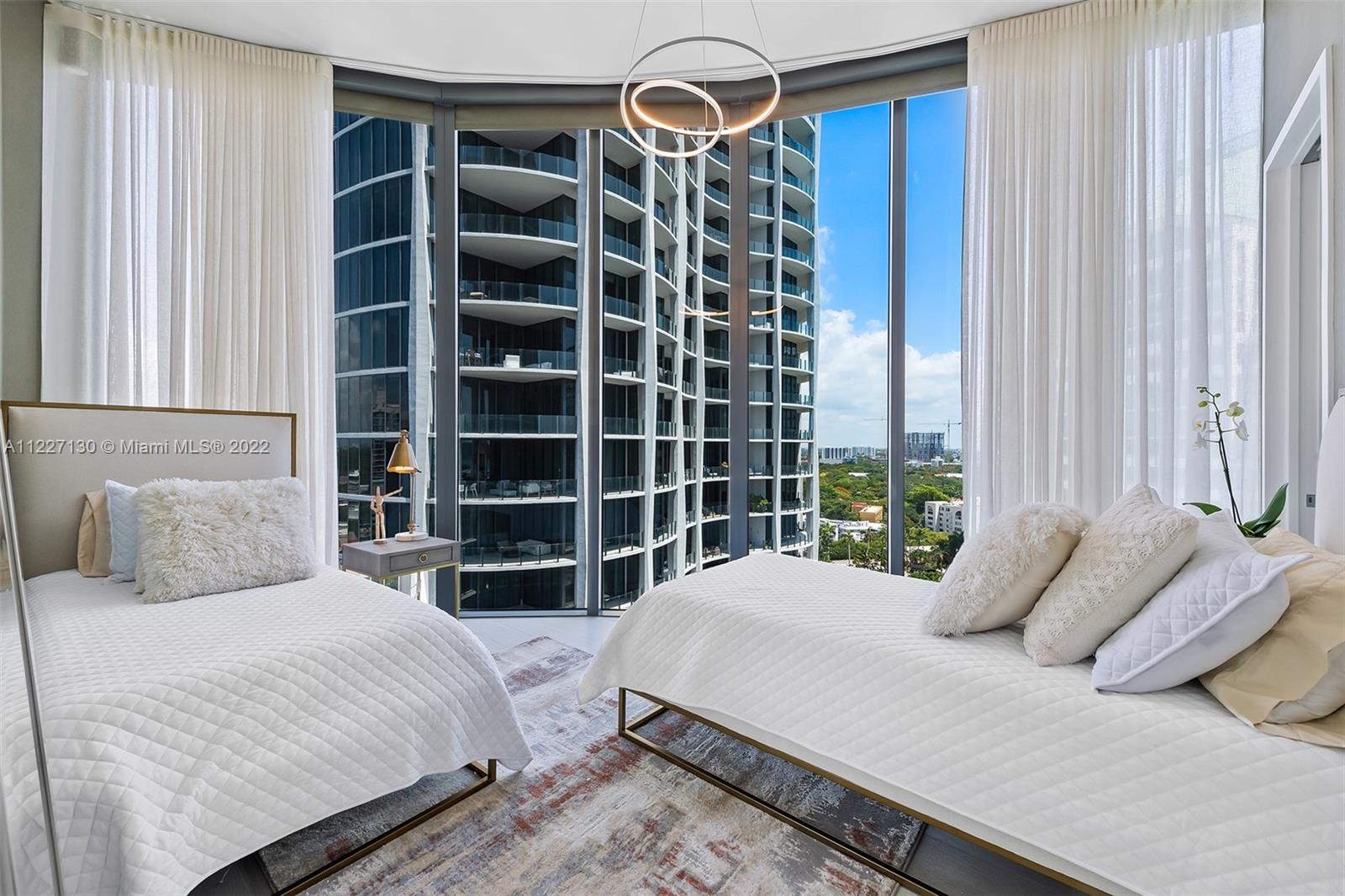 2811 S Bayshore Dr Unit: 15D