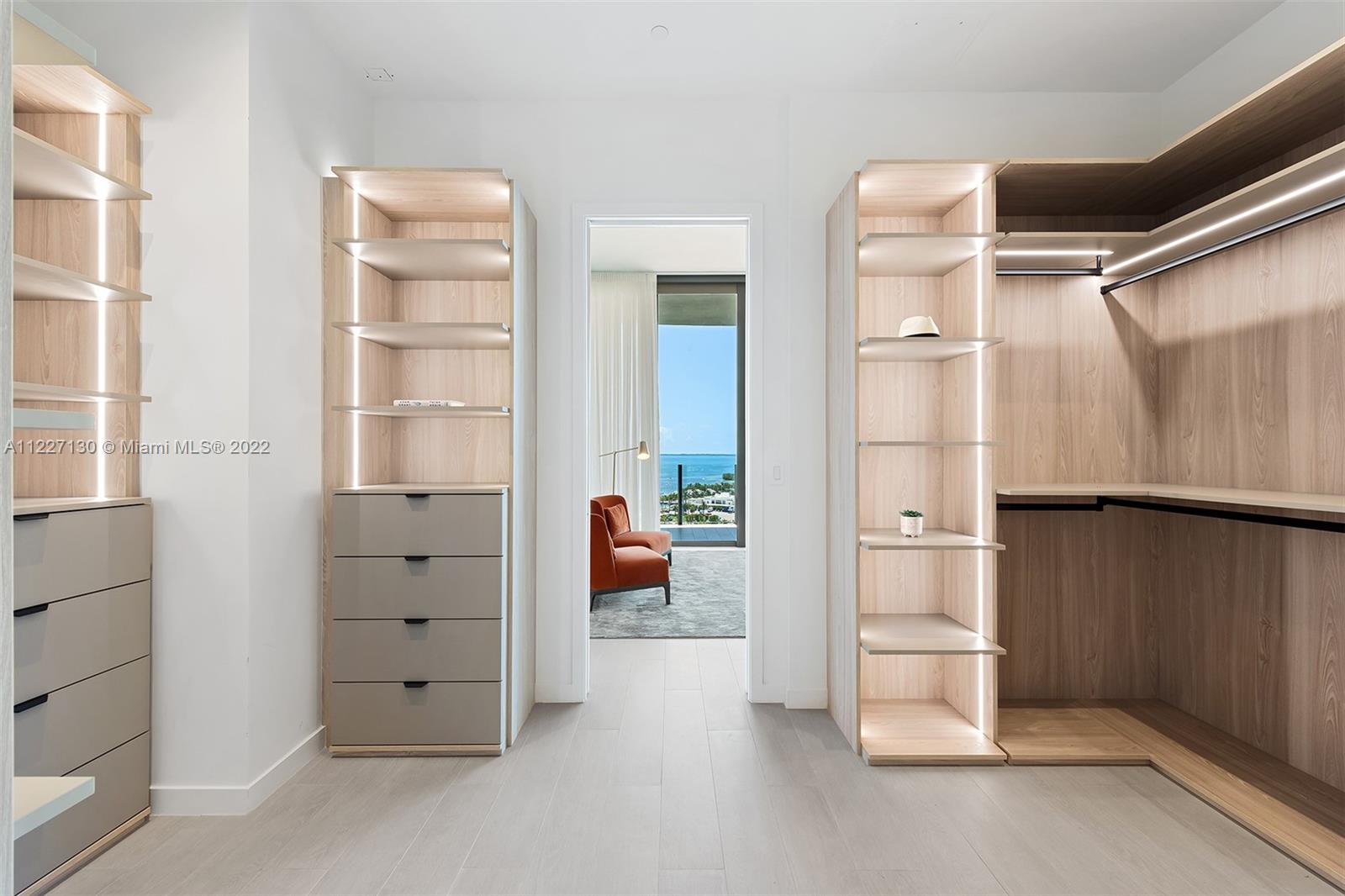 2811 S Bayshore Dr Unit: 15D