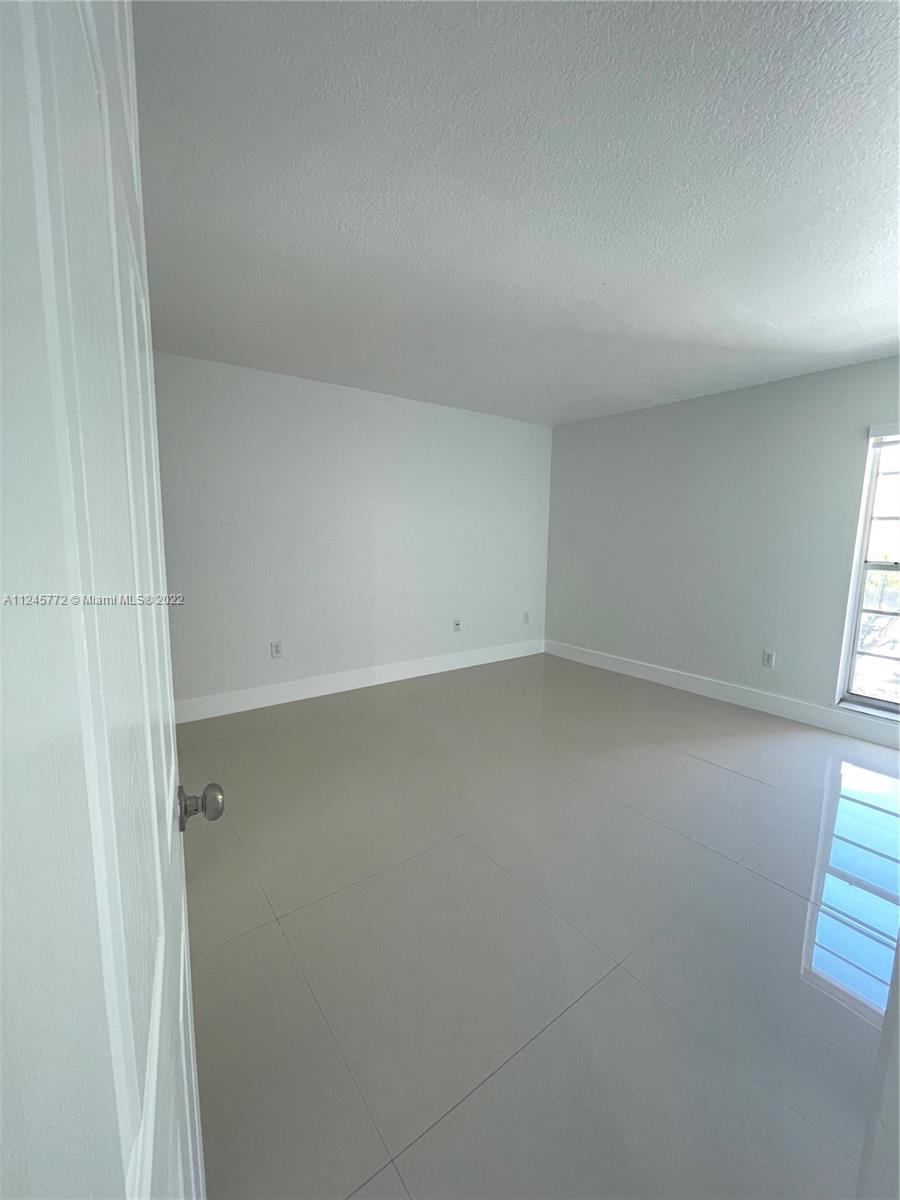 4709 NW 7th St Unit: 305-9