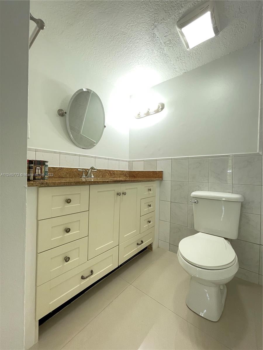 4709 NW 7th St Unit: 305-9