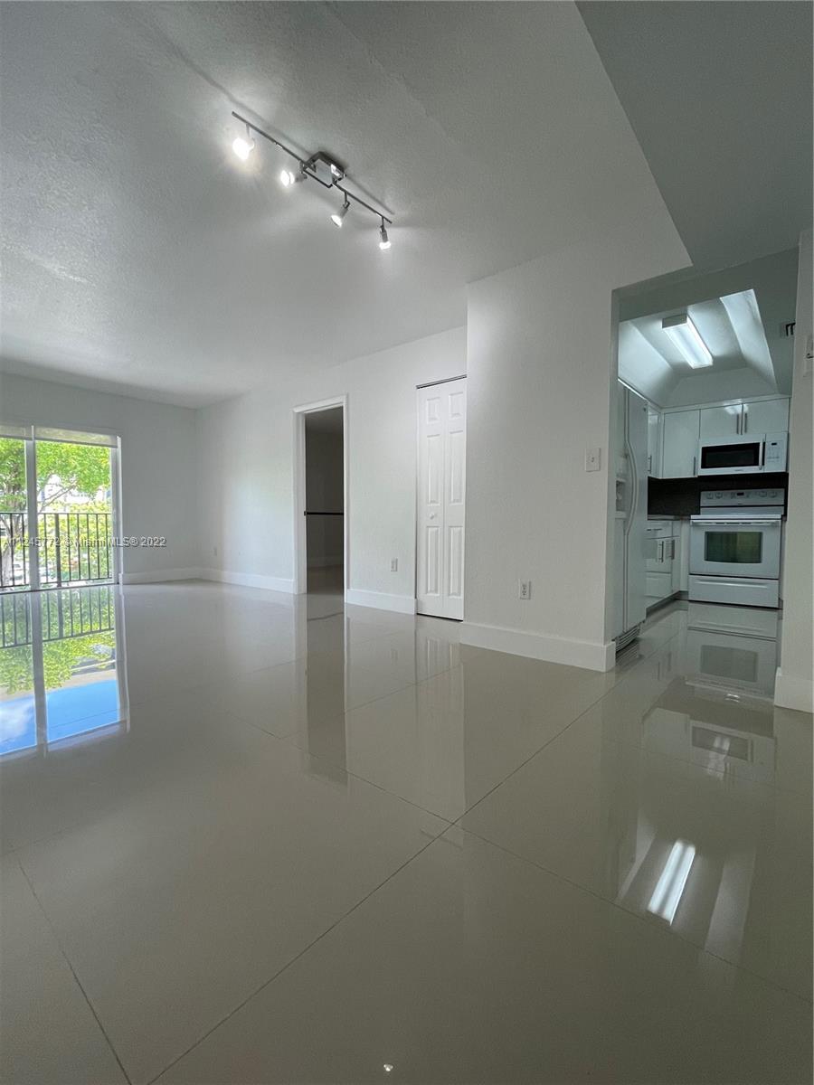 4709 NW 7th St Unit: 305-9