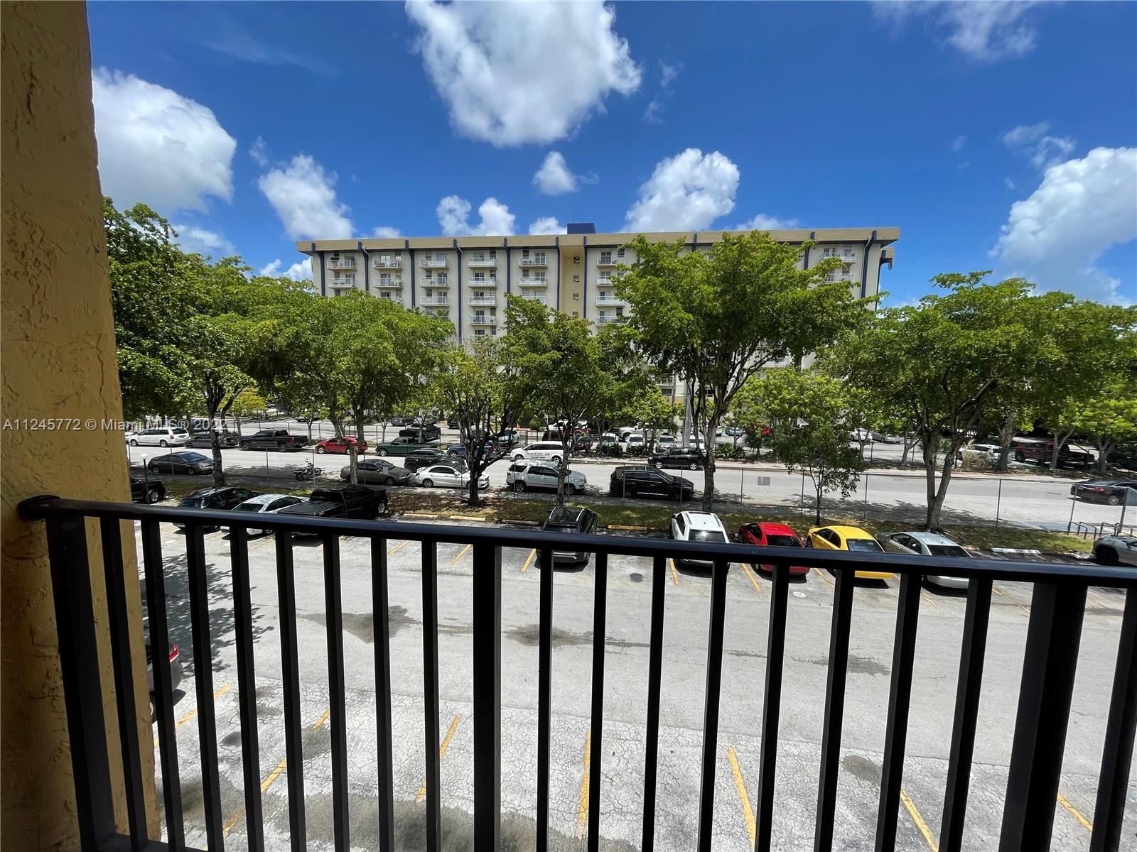 4709 NW 7th St Unit: 305-9