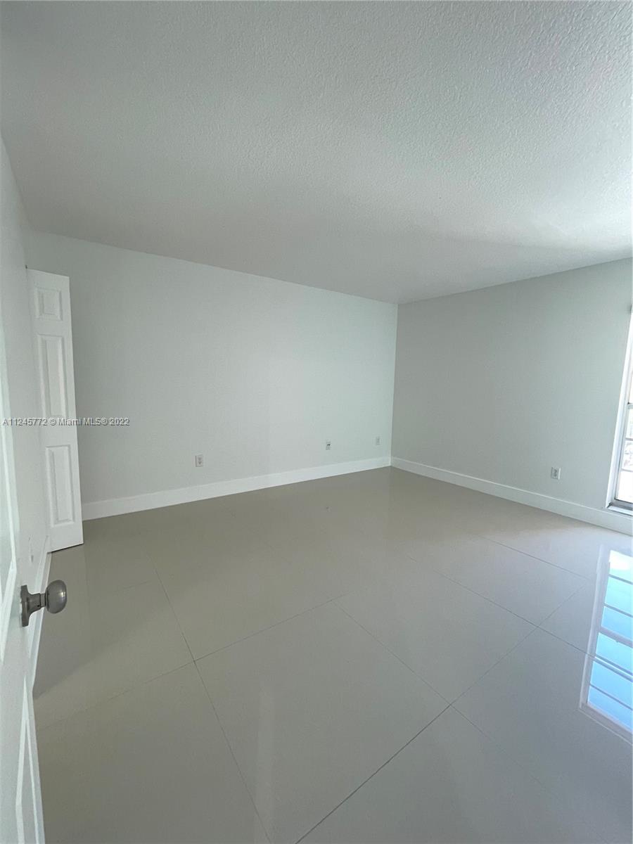 4709 NW 7th St Unit: 305-9