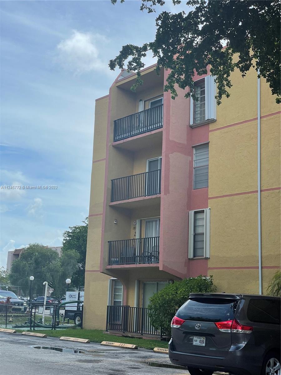 4709 NW 7th St Unit: 305-9