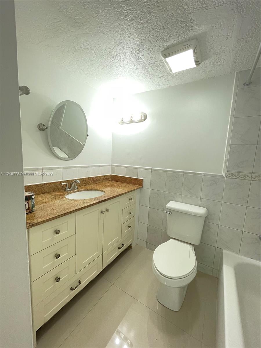 4709 NW 7th St Unit: 305-9