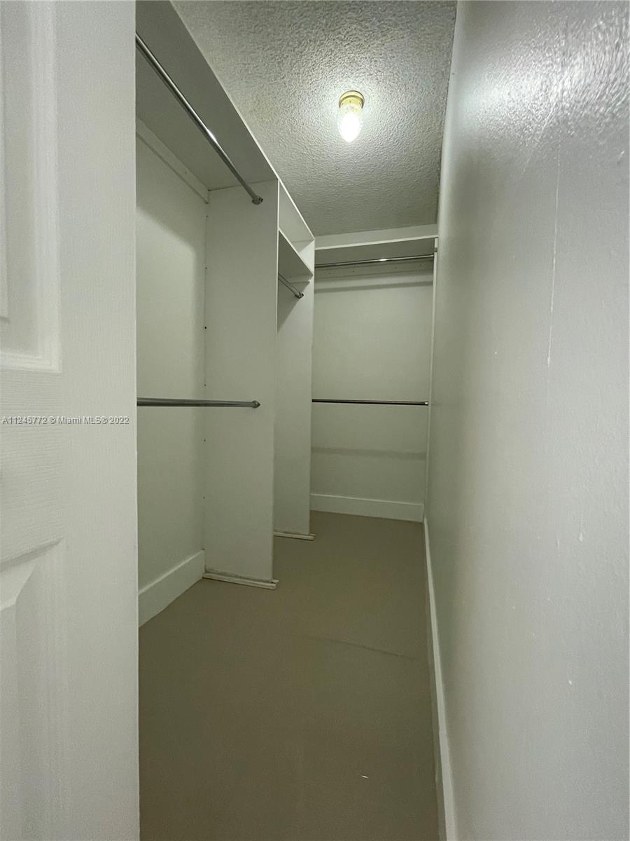 4709 NW 7th St Unit: 305-9