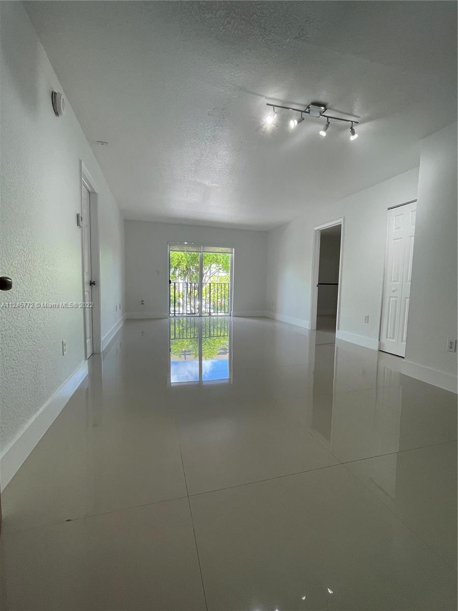 4709 NW 7th St Unit: 305-9