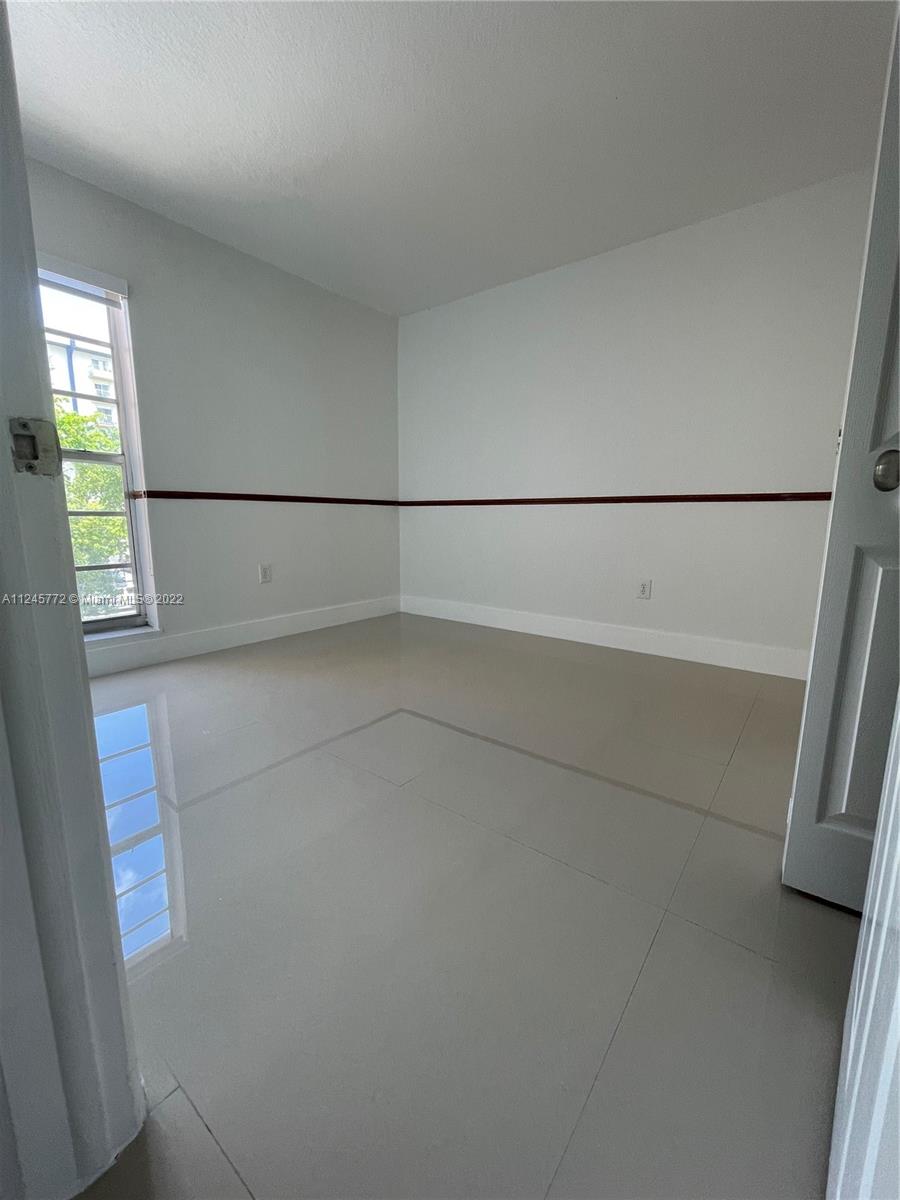 4709 NW 7th St Unit: 305-9