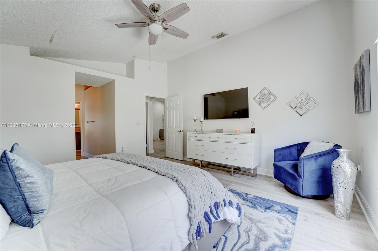 1055 NW 125th Ter