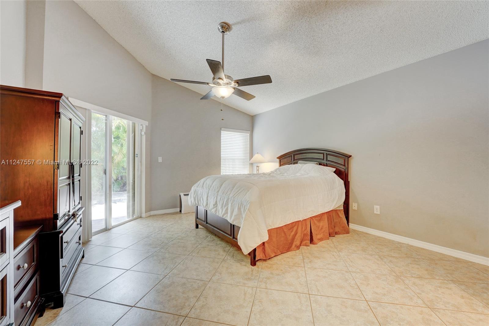 14732 Vista Luna Dr