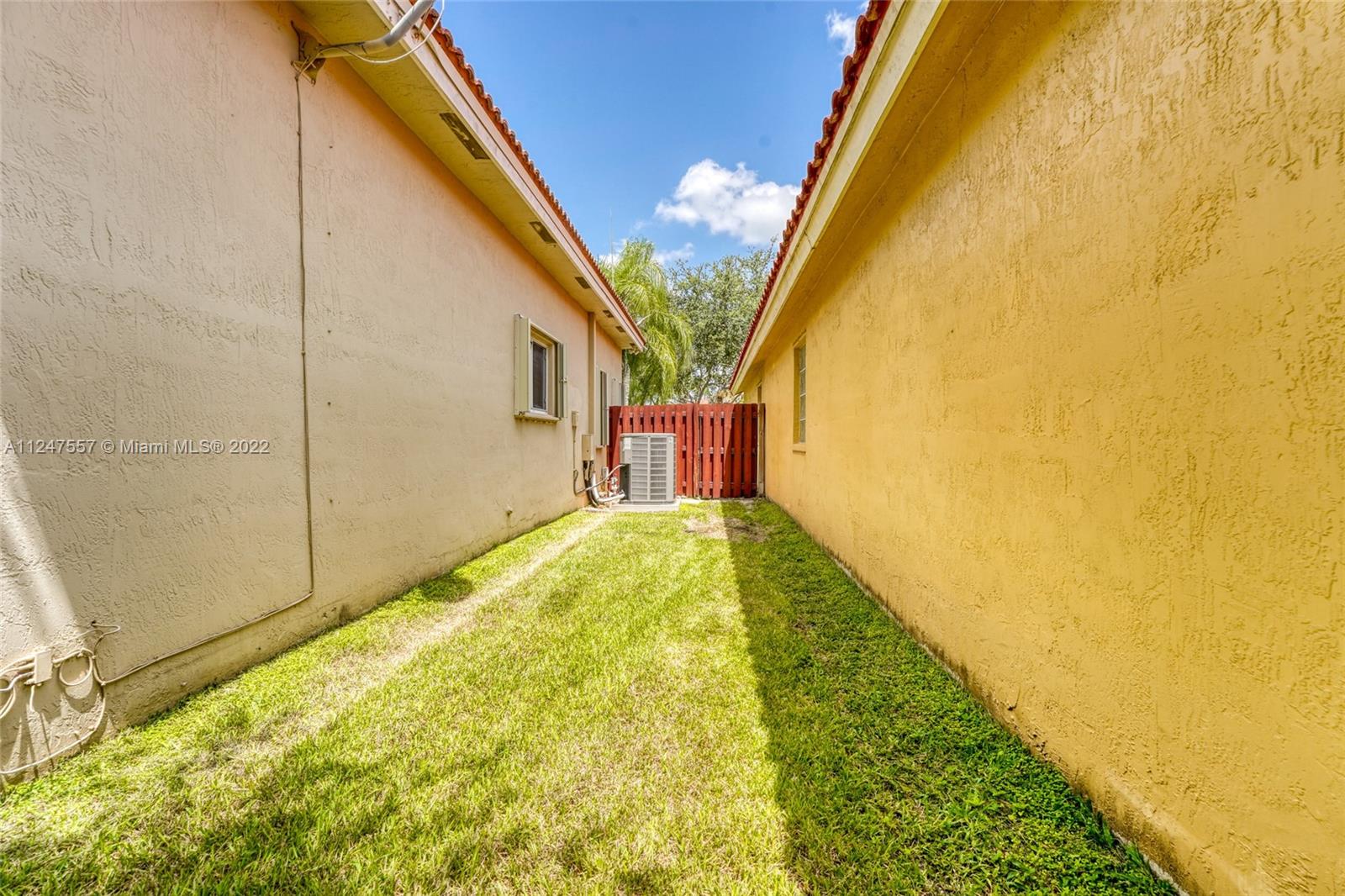 14732 Vista Luna Dr
