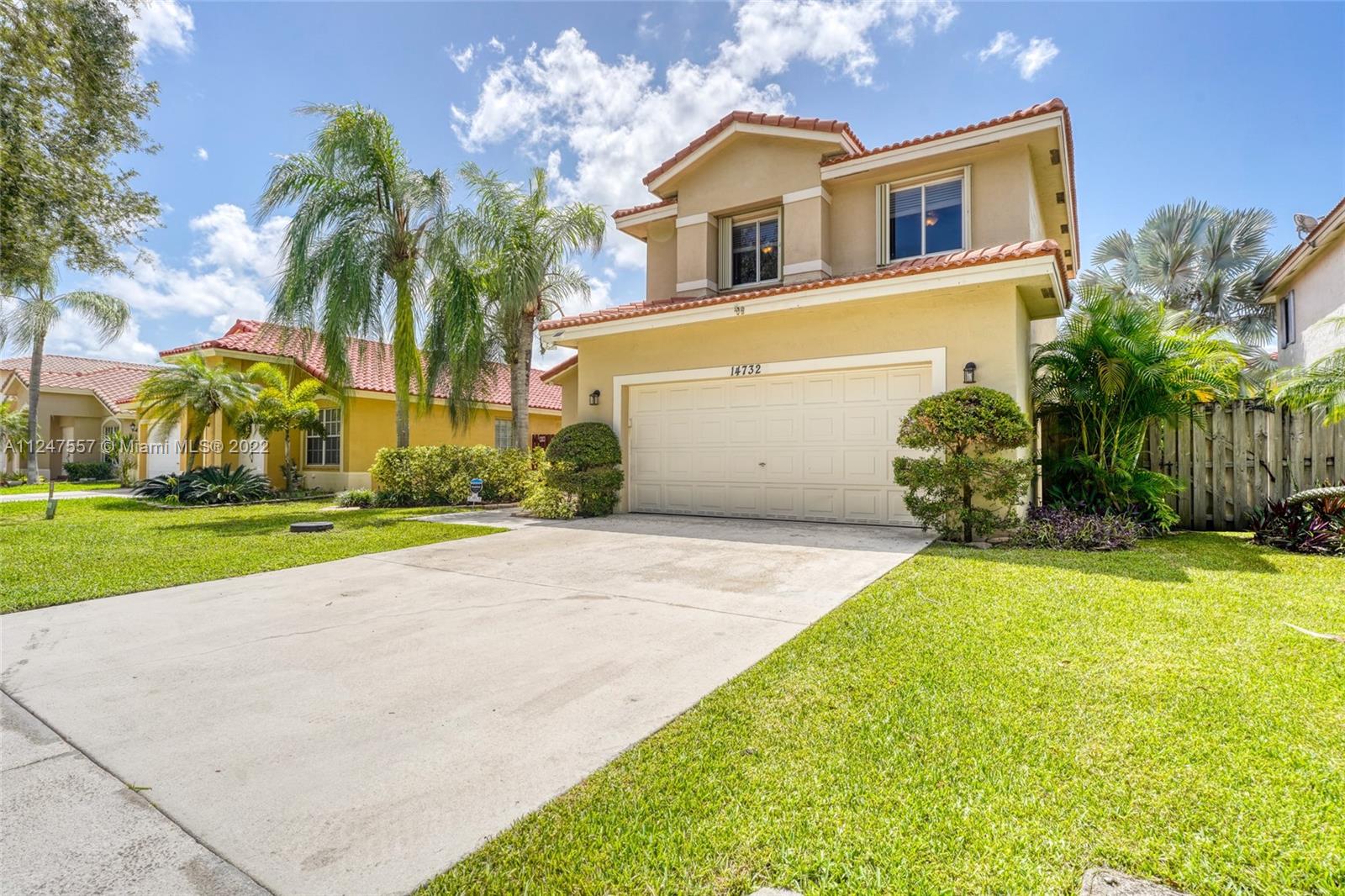 14732 Vista Luna Dr