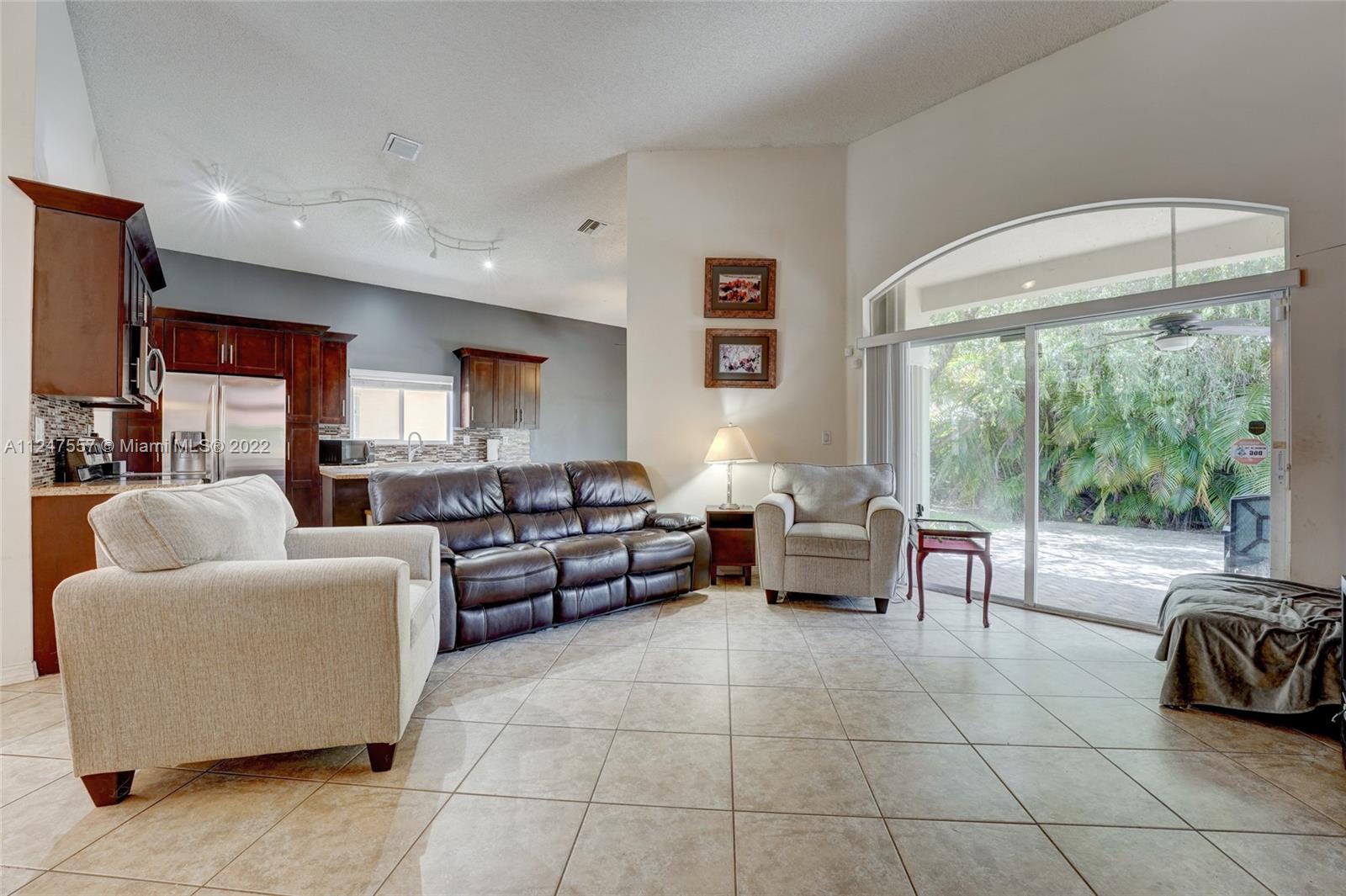 14732 Vista Luna Dr