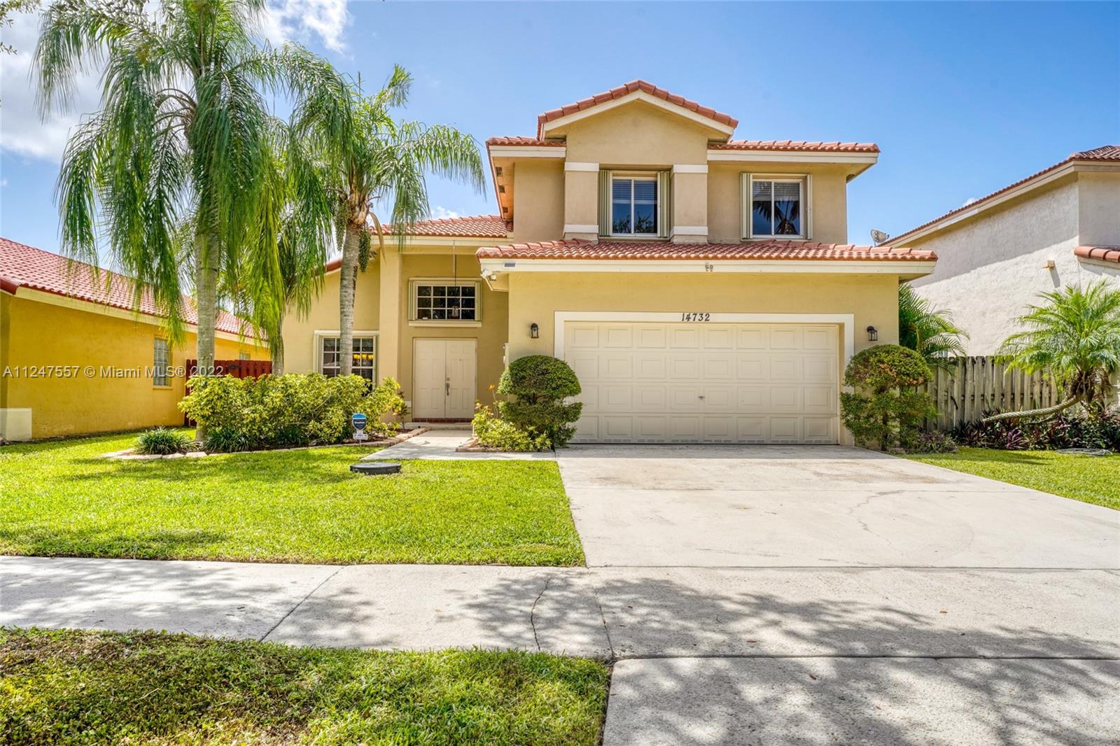 14732 Vista Luna Dr