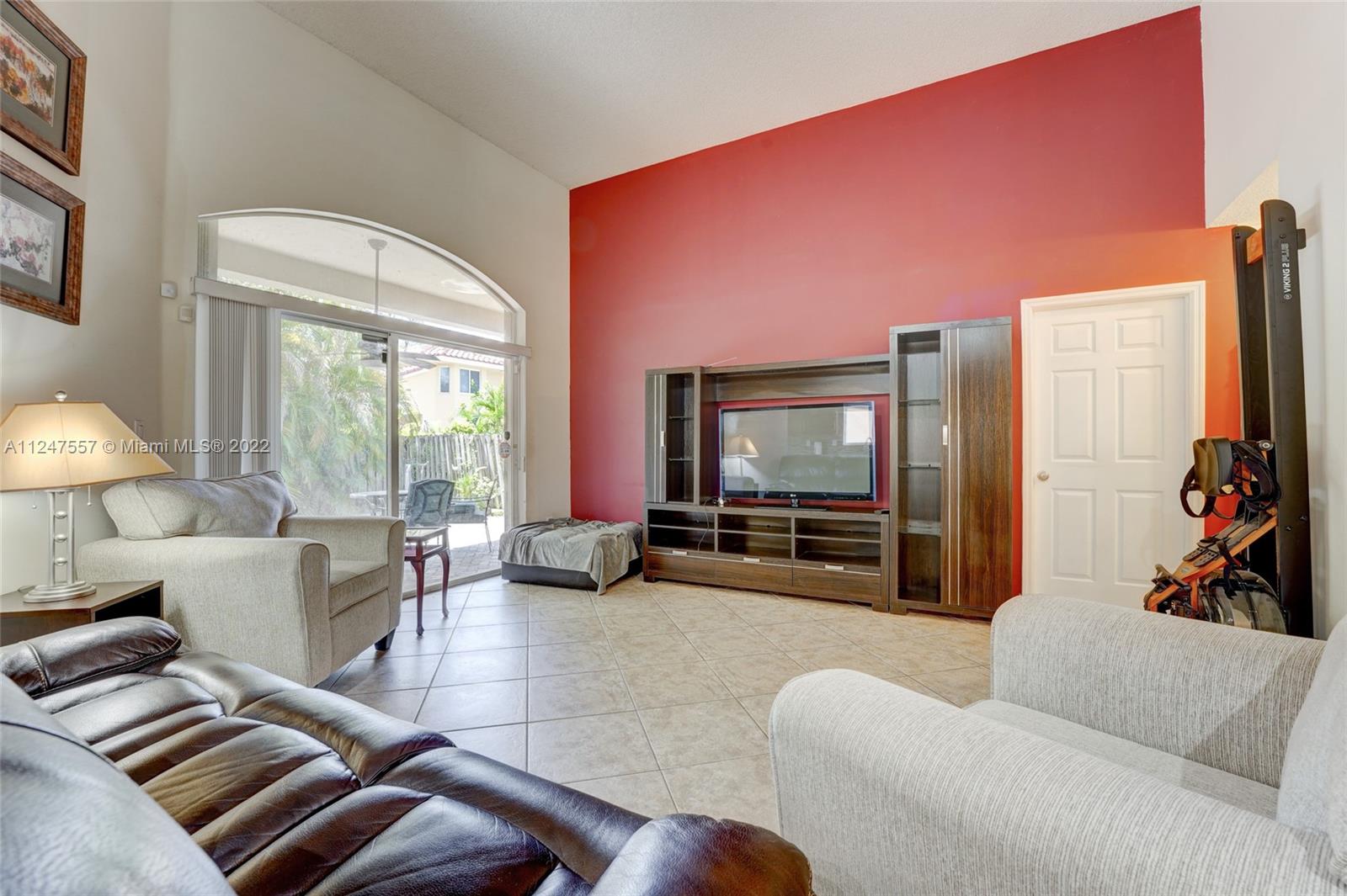 14732 Vista Luna Dr