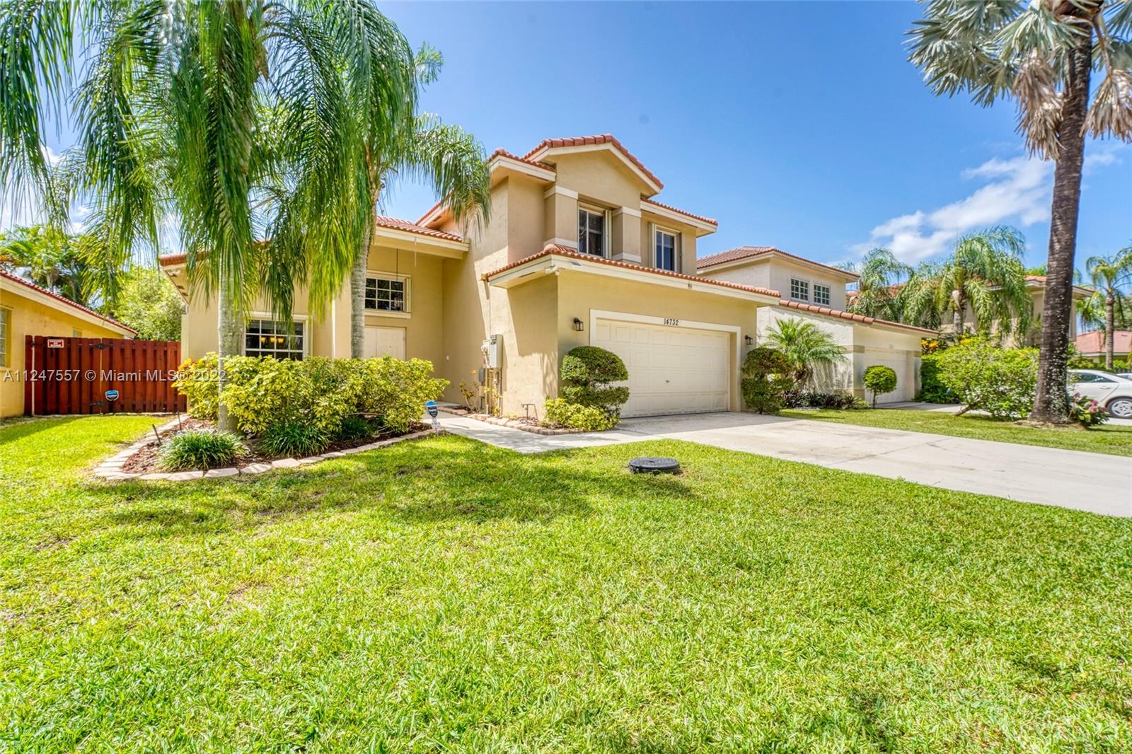 14732 Vista Luna Dr