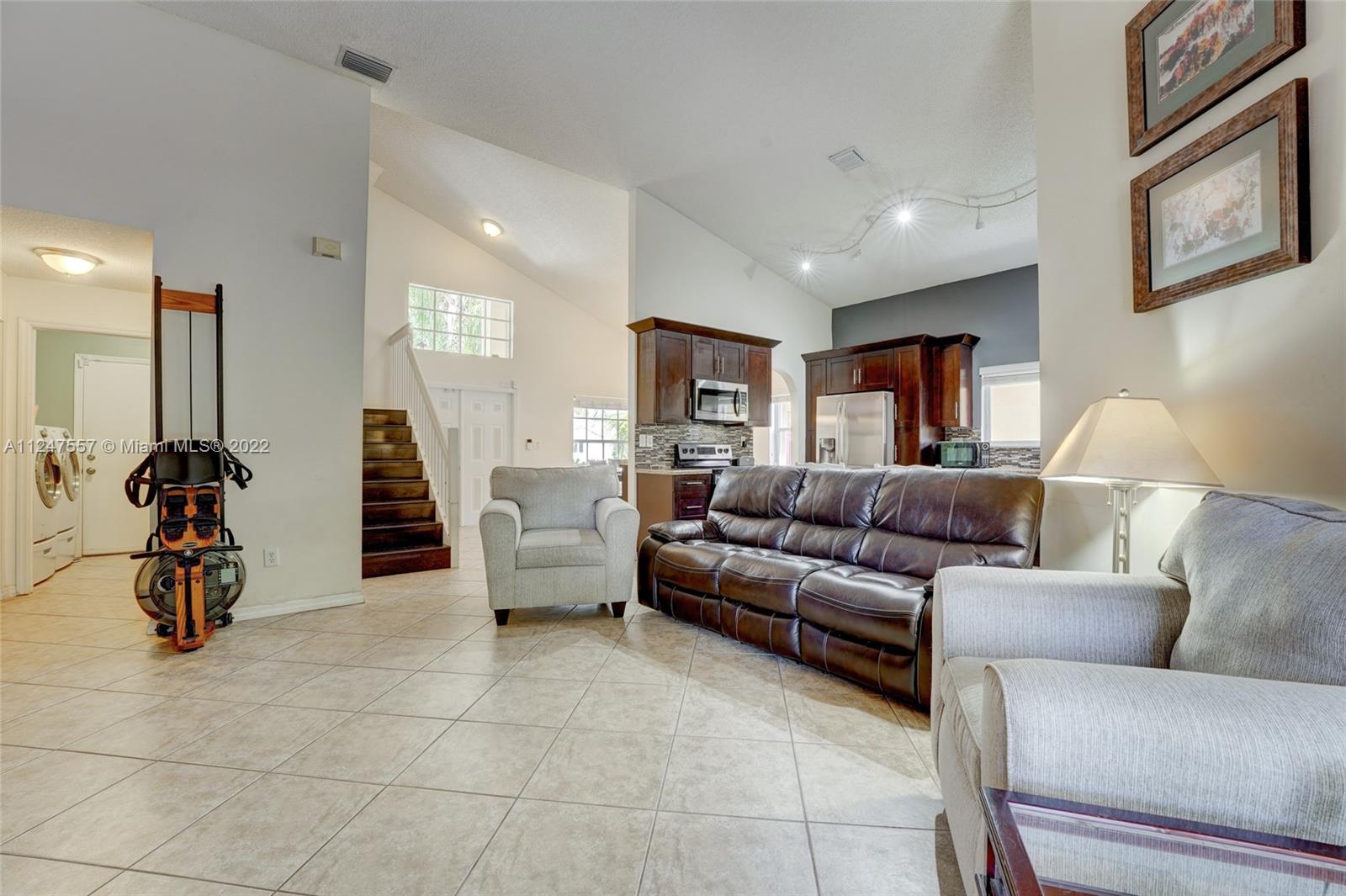 14732 Vista Luna Dr