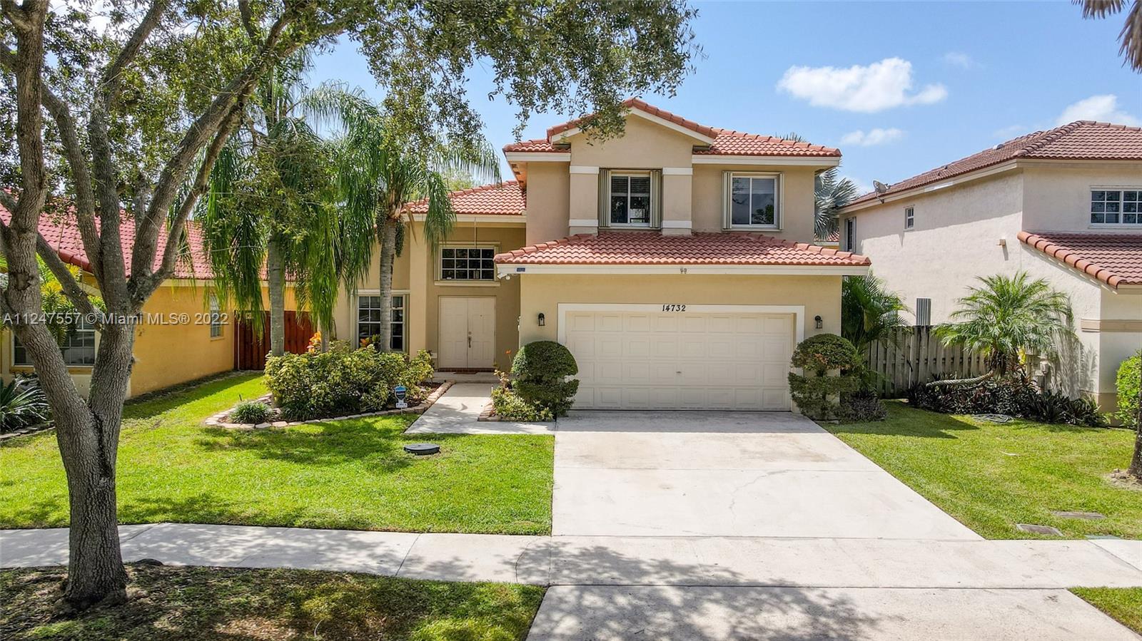 14732 Vista Luna Dr