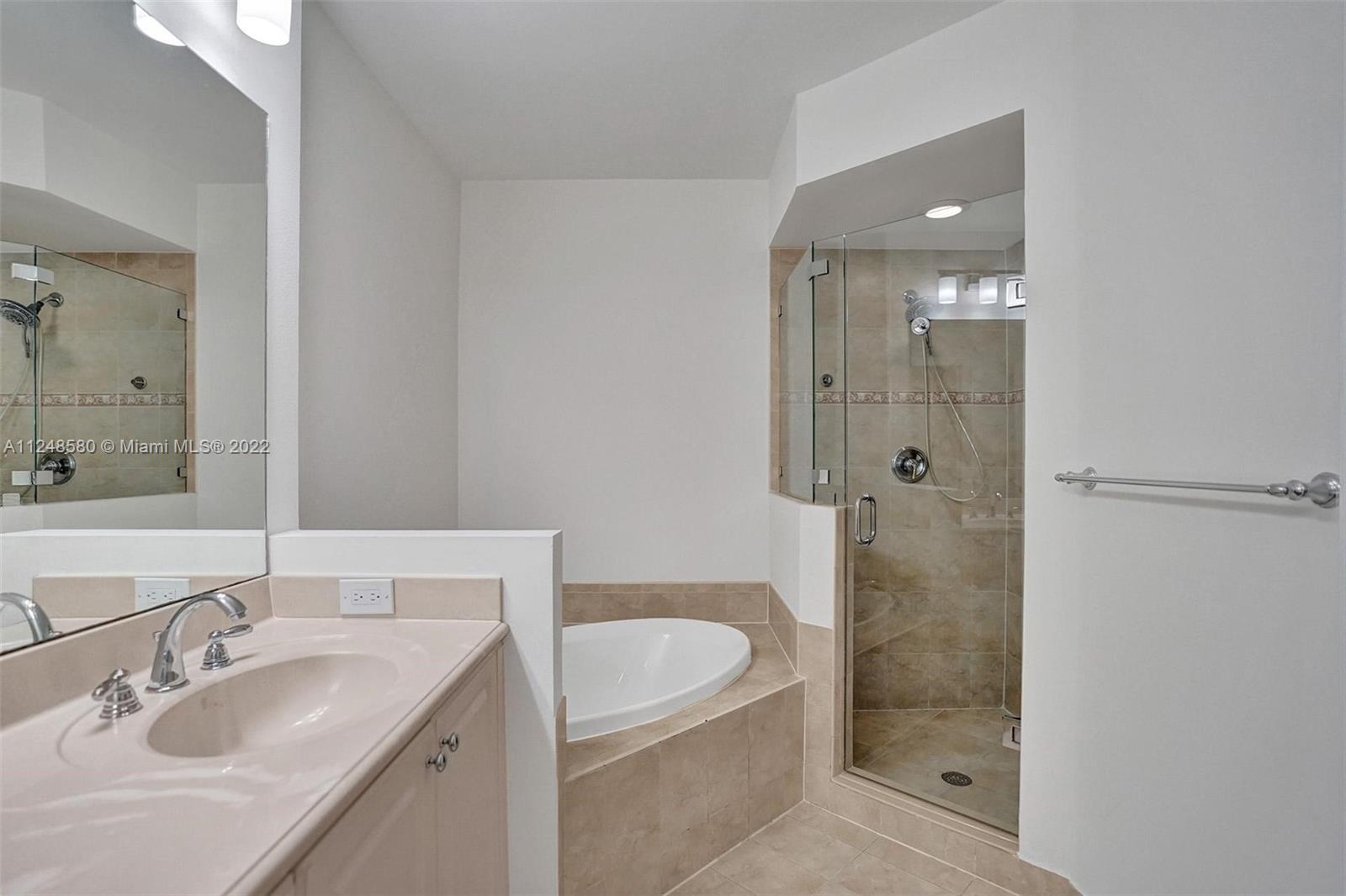 1033 NE 17th Way Unit: 702