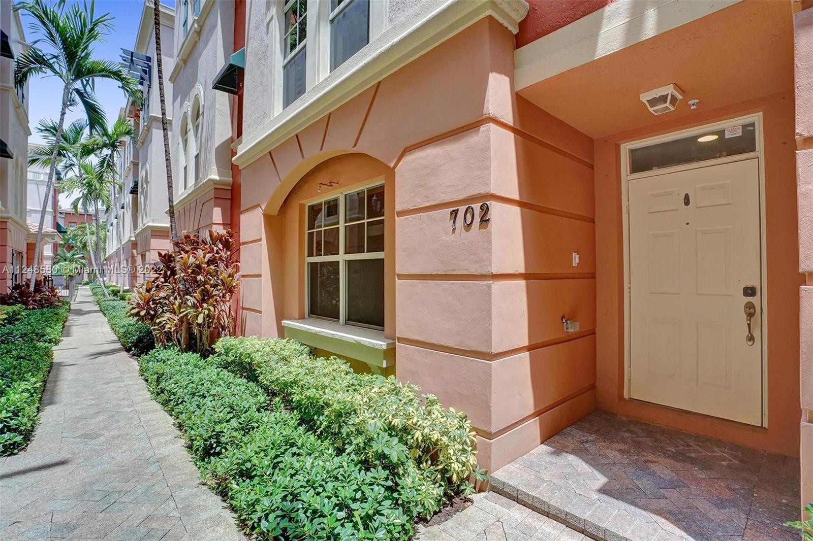 1033 NE 17th Way Unit: 702