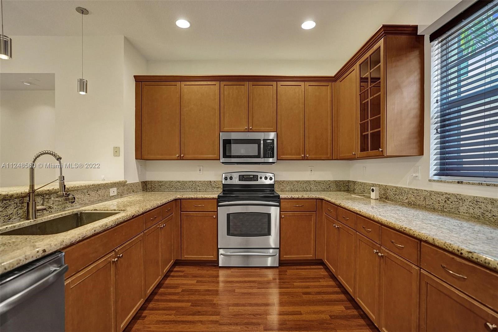 1033 NE 17th Way Unit: 702