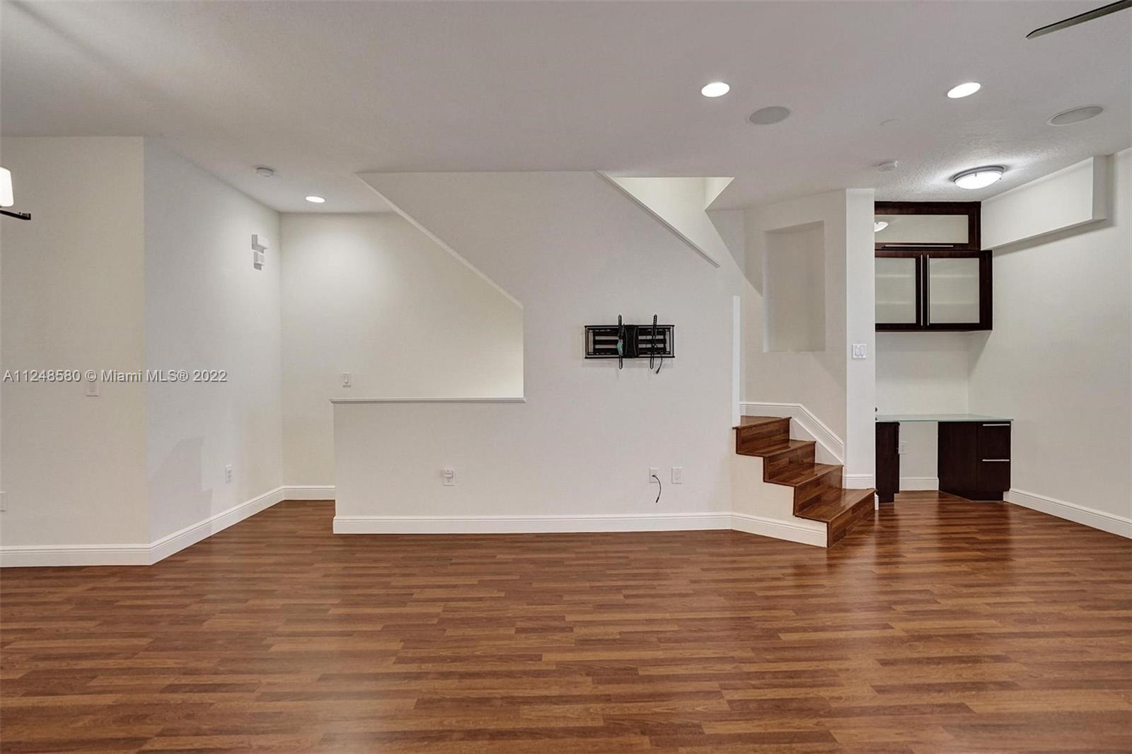 1033 NE 17th Way Unit: 702